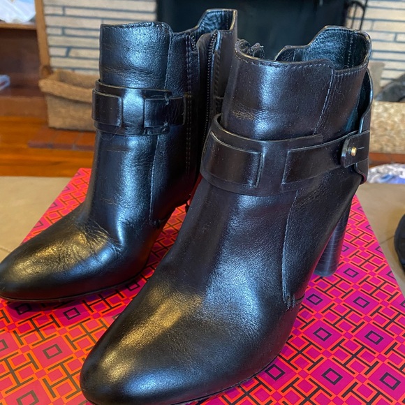 Tory Burch Colton 85MM Bootie Galleon Leather Perfect Black Style 50902 - Picture 2 of 6